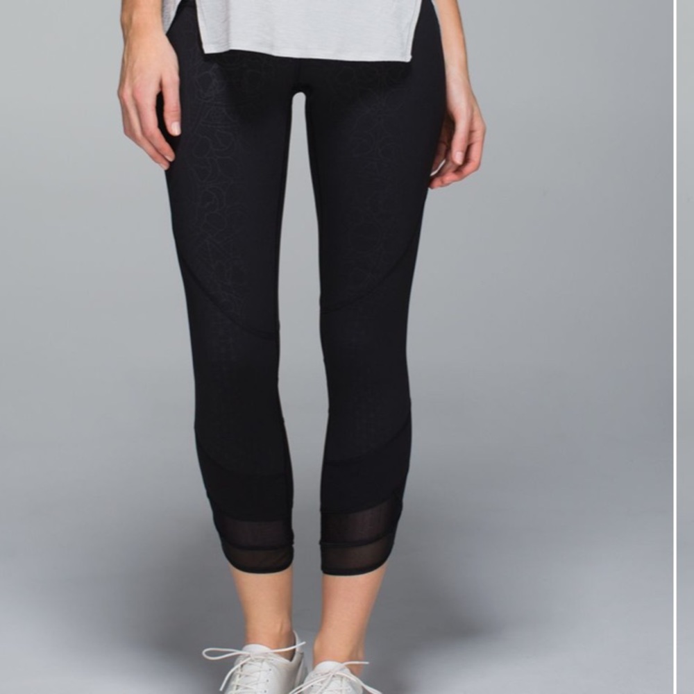 Lululemon emerge renewed crop *full-on luon sz 8
